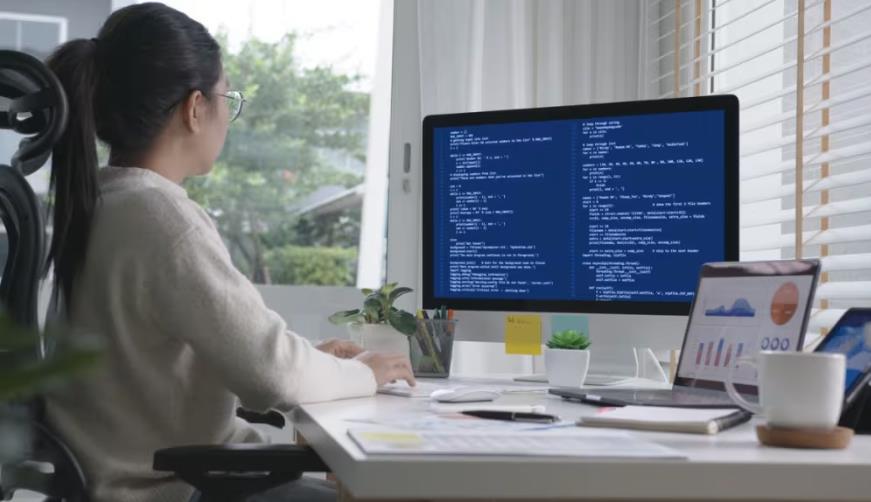 吐鲁番企业数字化解决方案:机器学习赋能商业模式升级的核心路径